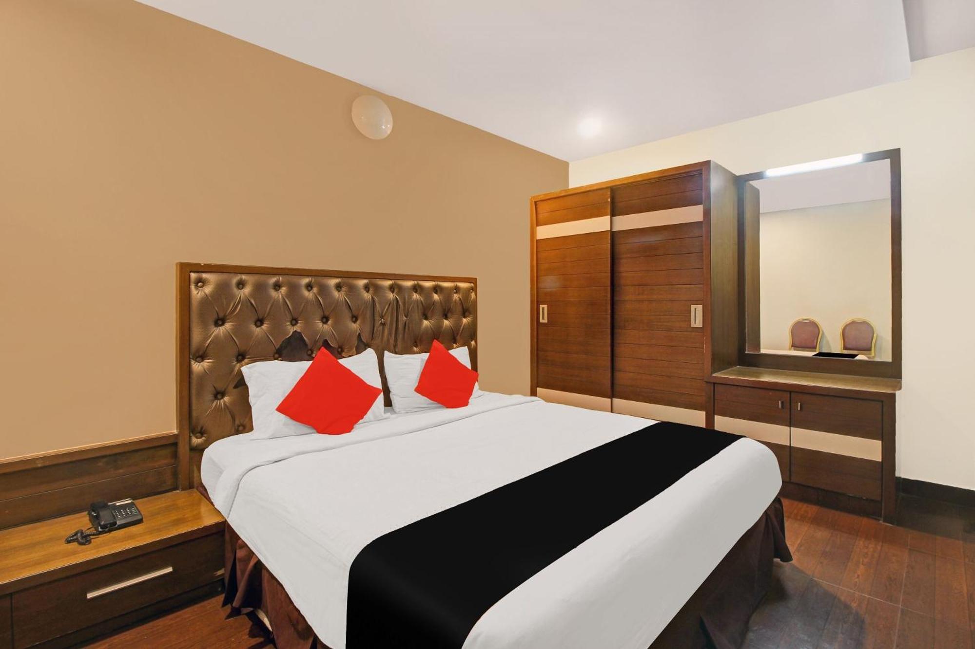 Capital O 82357 Hotel Surabhi Pride Trimulgherry Exterior foto