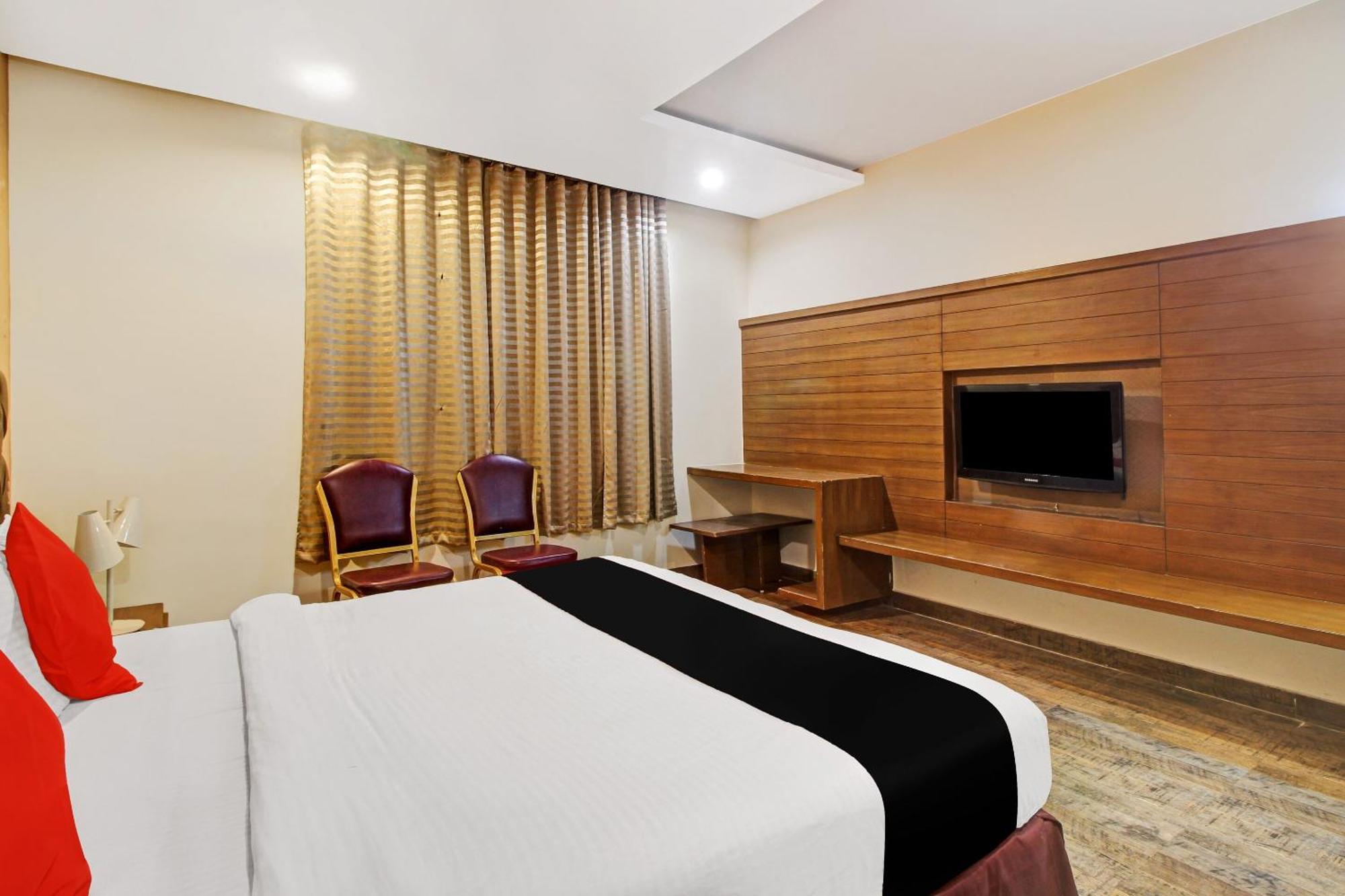 Capital O 82357 Hotel Surabhi Pride Trimulgherry Exterior foto