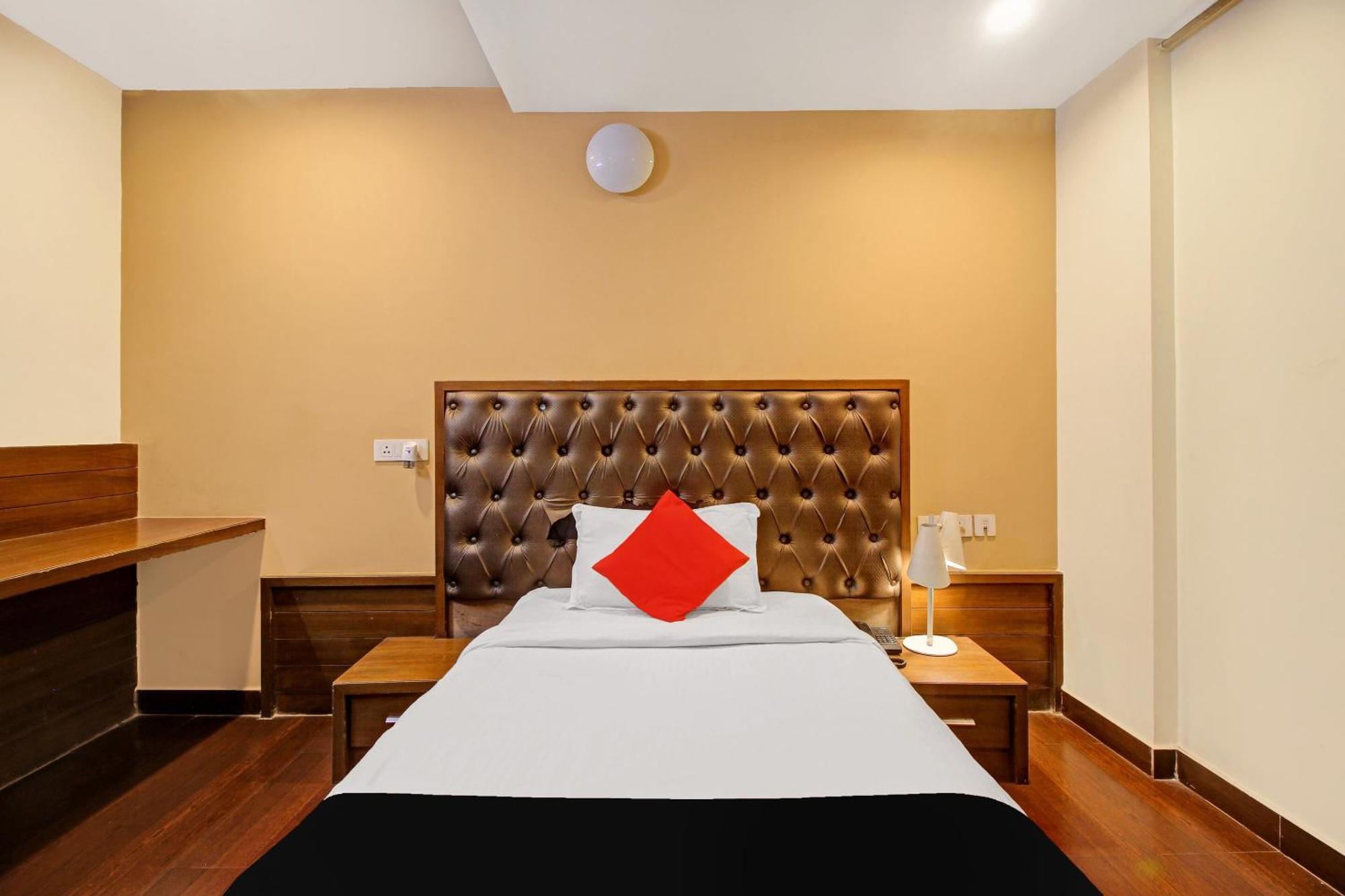Capital O 82357 Hotel Surabhi Pride Trimulgherry Exterior foto