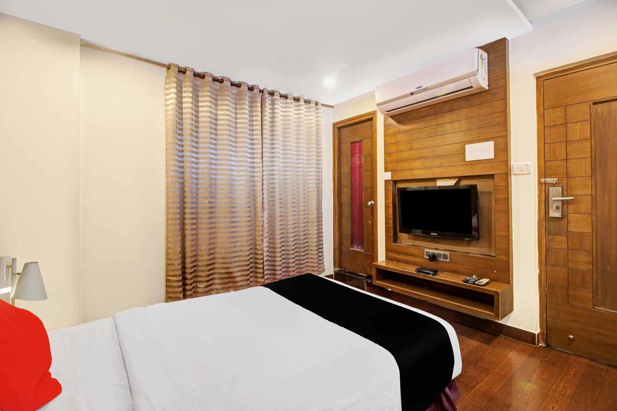 Capital O 82357 Hotel Surabhi Pride Trimulgherry Exterior foto